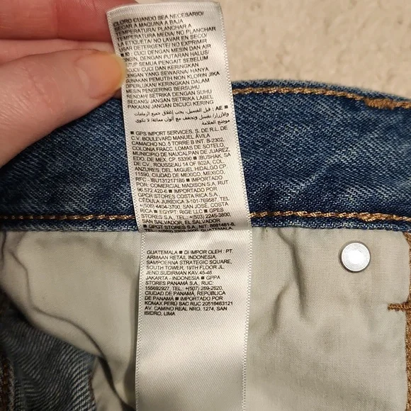 Old Navy Slouchy Straight High Rise Frayed Blue Jean Shorts Size 4 Denim - Picture 6 of 7